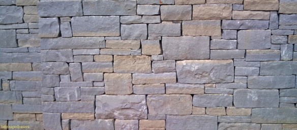 Gresos blaus i grisosos de Suïssa. Mur de jardí a Winterthur