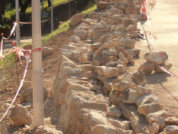 Mentre el mur puja...