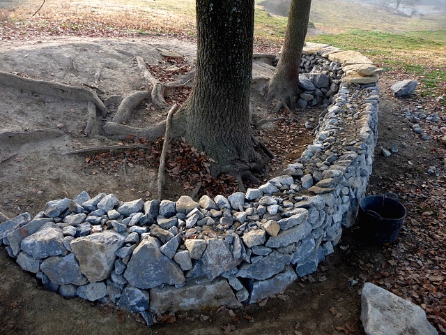 trona coronada amb lloses